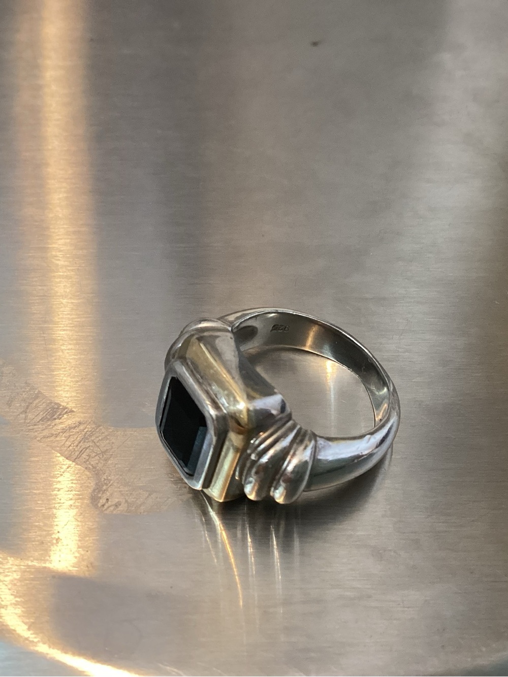 Sterling gold black stone ring. - Picture 4 of 8